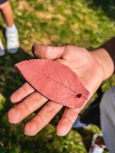 impresión de hoja en arcilla